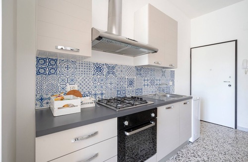 Torre Canne Apartment | Apartment 'Marittima' with Balcony, Wi-Fi and Air Conditioning