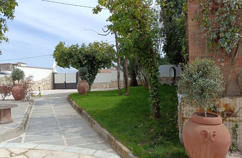 Venticano Apartment | Apartment 'Melograno' with Shared Pool, Wi-Fi and Air Conditioning