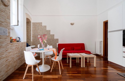 Municipio 4 Apartment | Apartment 'Michelangelo' with Wi-Fi and Air Conditioning