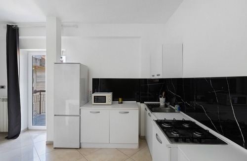 Pompei Apartment | Apartment 'Mirosa' with Balcony, Wi-Fi and Air Conditioning