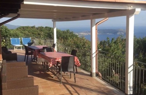 Pisciotta Apartment | Apartment 'Monolocale Mimosa' with Sea View, Wi-Fi and Air Conditioning