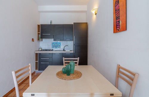 Arenella Apartment | Apartment 'Pathos Retreat Mandorlo' with Shared Pool, Wi-Fi and Air Conditioning