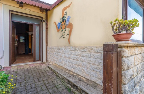 Arenella Apartment | Apartment 'Pathos Retreat Melograno' with Shared Pool, Wi-Fi and Air Conditioning