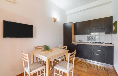 Arenella Apartment | Apartment 'Pathos Retreat Zagara' with Shared Pool, Wi-Fi and Air Conditioning