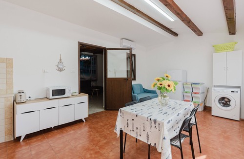 Trappeto Apartment | Apartment 'Perla Marina Primo Piano' with Balcony, Wi-Fi and Air Conditioning