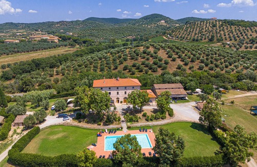 Riotorto Apartment | Apartment 'Poggio alle Forche - Sole' with Shared Pool, Shared Garden and Wi-Fi