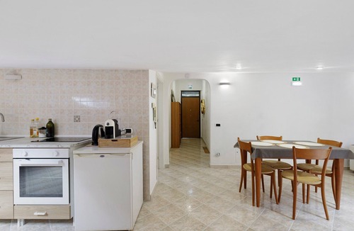 Quartiere XI Portuense Apartment | Apartment 'Portatrastevere' with Balcony, Wi-Fi and Air Conditioning