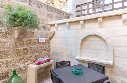 Martano Apartment | Apartment 'Rondinella By Palazzo Refolo' with Private Garden, Wi-Fi and Air Conditioning
