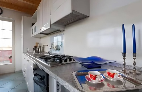 Brindisi Apartment | Apartment 'Rosa Dei Venti' with Shared Pool, Wi-Fi and Air Conditioning