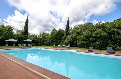 Capalbio Apartment | Apartment 'Rosaspina - 6' with Shared Pool, Wi-Fi and Air Conditioning