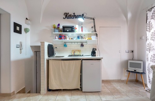 Grottaglie Apartment | Apartment 'San Giorgio' with Private Terrace, Balcony and Air Conditioning