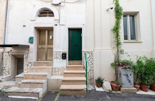 Grottaglie Apartment | Apartment 'San Giorgio' with Private Terrace, Balcony and Air Conditioning