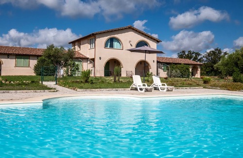 Manciano Apartment | Apartment 'Santolina' with Shared Pool, Wi-Fi and Air Conditioning