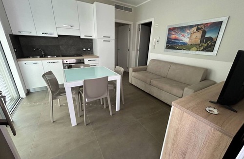 Santa Caterina Apartment | Apartment 'Scirocco' with Private Terrace, Wi-Fi and Air Conditioning