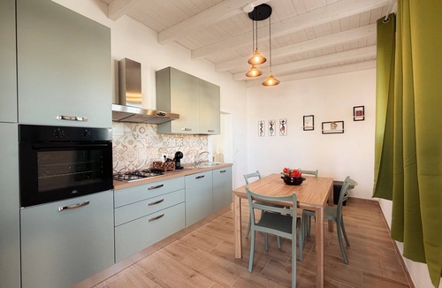 Torre Squillace Apartment | Apartment 'Scorci di Mare Adriatico' for 5 with Garden & Wi-Fi – Pet Friendly