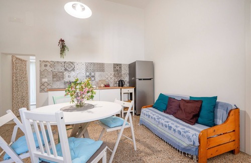 Monopoli Apartment | Apartment 'Stella' with Shared Garden, Wi-Fi and Air Conditioning