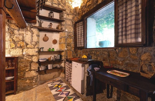 Mockarta Apartment | Apartment 'Tenuta Donna Vittoria Piccola' with Mountain View, Wi-Fi and Air Conditioning