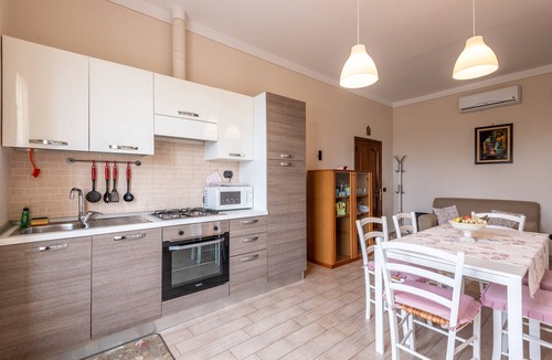 San Gimignano Apartment | Apartment 'Tenuta Fornacelle La Rosa' with Shared Pool, Wi-Fi and Air Conditioning