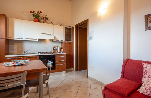 Contignano Apartment | Apartment 'Terrazza Sulla Val D'Orcia' with Shared Pool, Private Terrace and Wi-Fi