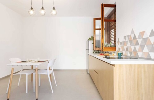 Palermo Apartment | Apartment 'Travel Rooms-Superior Con Terrazza' with Mountain View, Wi-Fi and Air Conditioning