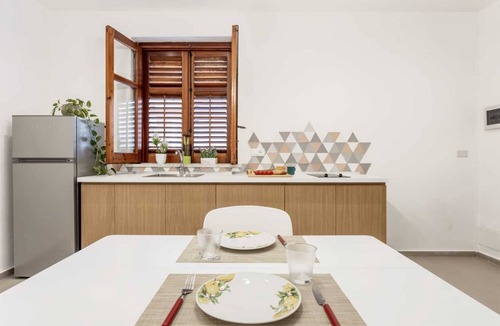Palermo Apartment | Apartment 'Travel Rooms-Superior Con Terrazza' with Mountain View, Wi-Fi and Air Conditioning