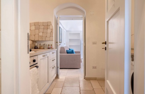Specchiaruzzo Apartment | Apartment 'Trullo Degli Anelli In Masseria' with Shared Pool, Wi-Fi and Air Conditioning