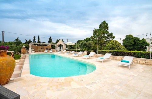 Specchiaruzzo Apartment | Apartment 'Trullo Suite In Masseria' with Shared Pool, Wi-Fi and Air Conditioning