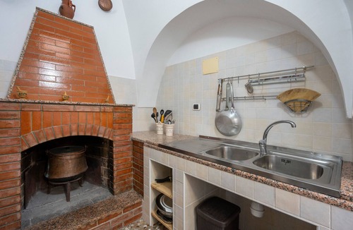 L'Assunta Apartment | Apartment 'Trullo' with Shared Pool, Private Terrace and Wi-Fi
