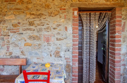 Gavorrano Apartment | Apartment 'Vecchio Molino - 1' with Shared Terrace, Shared Garden and Wi-Fi