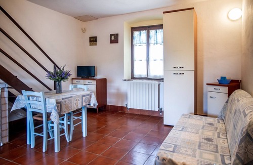 Gavorrano Apartment | Apartment 'Vecchio Molino - 1' with Shared Terrace, Shared Garden and Wi-Fi