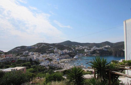 Ponza Apartment | Apartment 'Villa Le Palette - Glicine' with Sea View, Wi-Fi and Air Conditioning