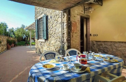 Cascine-La Croce Apartment | Apartment with pool and private terrace in Tuscany