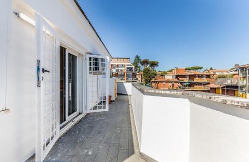 Cassia Apartment | Apartment with a view near Ospedale St Pietro