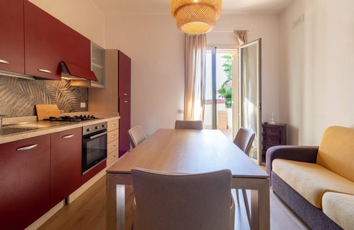 Pozzallo Apartment | Apartment with Garden and Pool View, Private Veranda