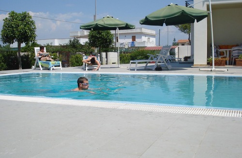 Ginosa Marina Apartment | APARTMENT WITH SHARED POOL.SLEEPS UP TO 6 -7 PEOPLE.