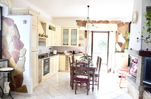 Vitorchiano Apartment | Apartment with parking 5 minutes from the Terme dei Papi in Viterbo