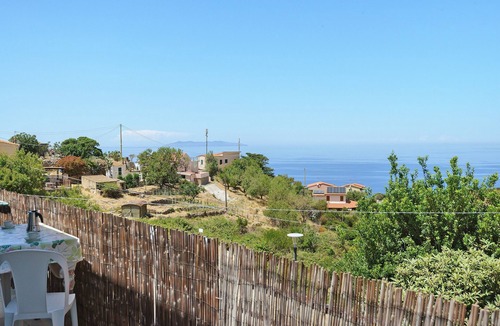 Patresi House | Apartment with Sea and Nature Views