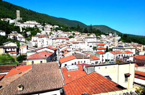 Introdacqua Apartment | Apartment with Sunny Balcony overlooking Introdacqua