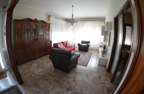 Santa Croce sull'Arno Apartment | Appartamento al primo piano in villetta con giardino