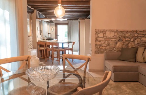 Quattro Castella Apartment | Appartamenti di lusso con cucina in zona collinare per una vacanza rilassante