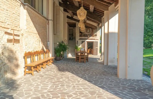Quattro Castella Apartment | Appartamenti di lusso con cucina in zona collinare per una vacanza rilassante
