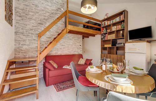Cesana Torinese Apartment | Appartamento Alpine Inspiration for 4 with Balcony, Cesana Torinese, Italy