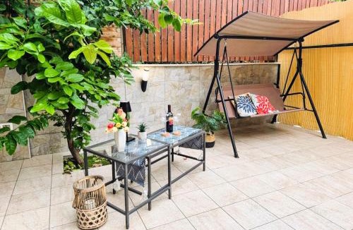Cinecitta Apartment | Appartamento agli Acquedotti, con giardino privato