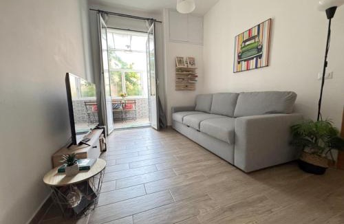 Cinecitta Apartment | Appartamento agli Acquedotti, con giardino privato