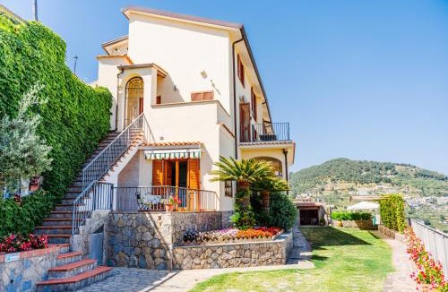 Scala Apartment | Appartamento Anna in Villa Laura