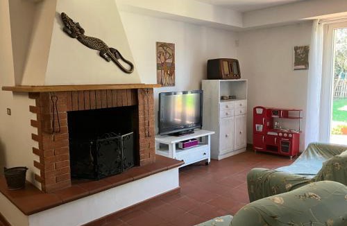 Zona XXVI Castel di Decima Apartment | Appartamento con giardino a Selcetta vicino Campus Biomedico