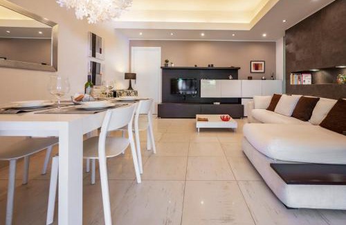 Avola Apartment | Appartamento in villa-giardino-50 m dal mare