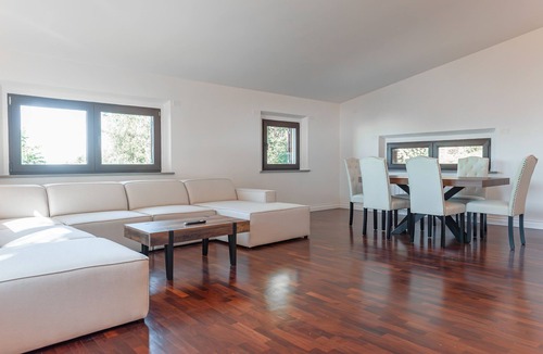 Corciano Apartment | Appartamento 'Vista Lago' with Lake View, Private Garden and Wi-Fi