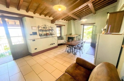 Spoleto Apartment | APT 2 : air-con/2 bedrms/1 bathrm/wIfi/car not essential/Spoleto centre 0.7 kms