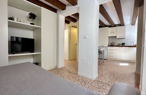 Dorsoduro Apartment | Apt. Dorsoduro (100m from Guggenheim Museum)